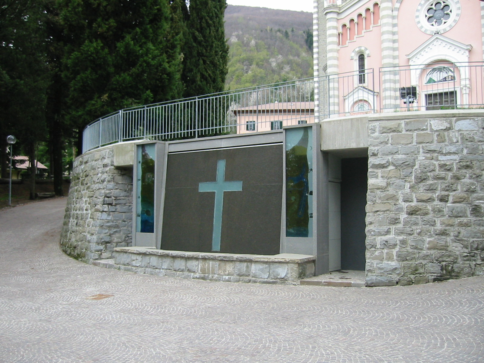 FONTANA E CAPPELLA DI PREGHIERA